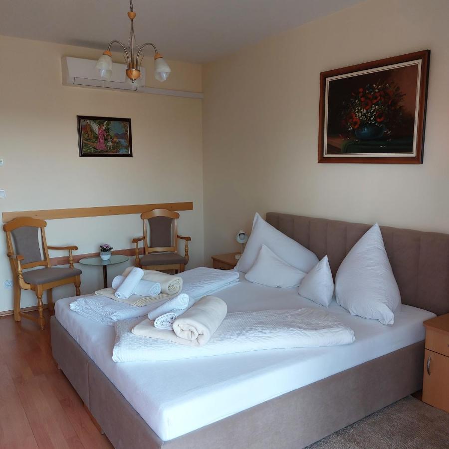 Erika Apartmanhazak Hévíz Extérieur photo