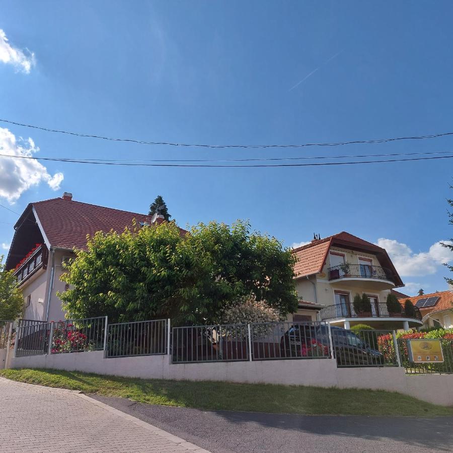 Erika Apartmanhazak Hévíz Extérieur photo