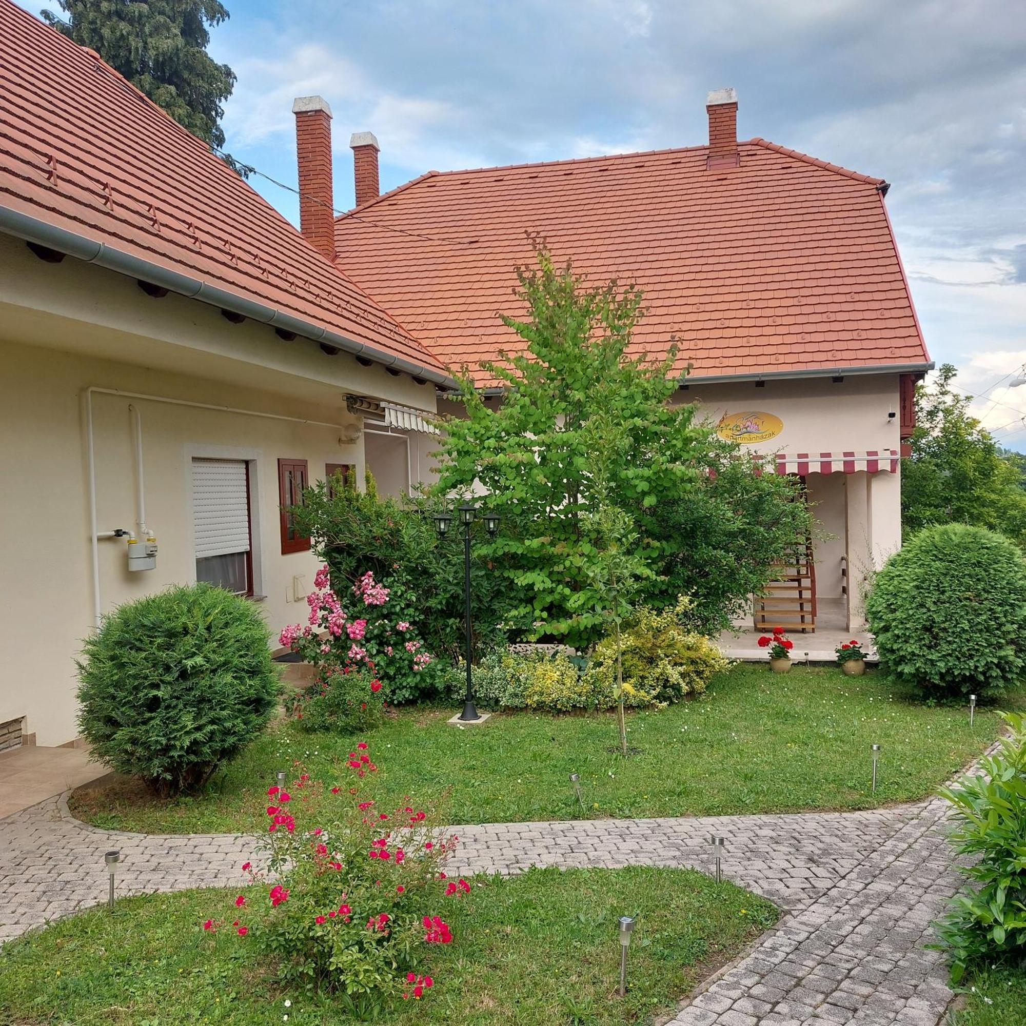 Erika Apartmanhazak Hévíz Extérieur photo